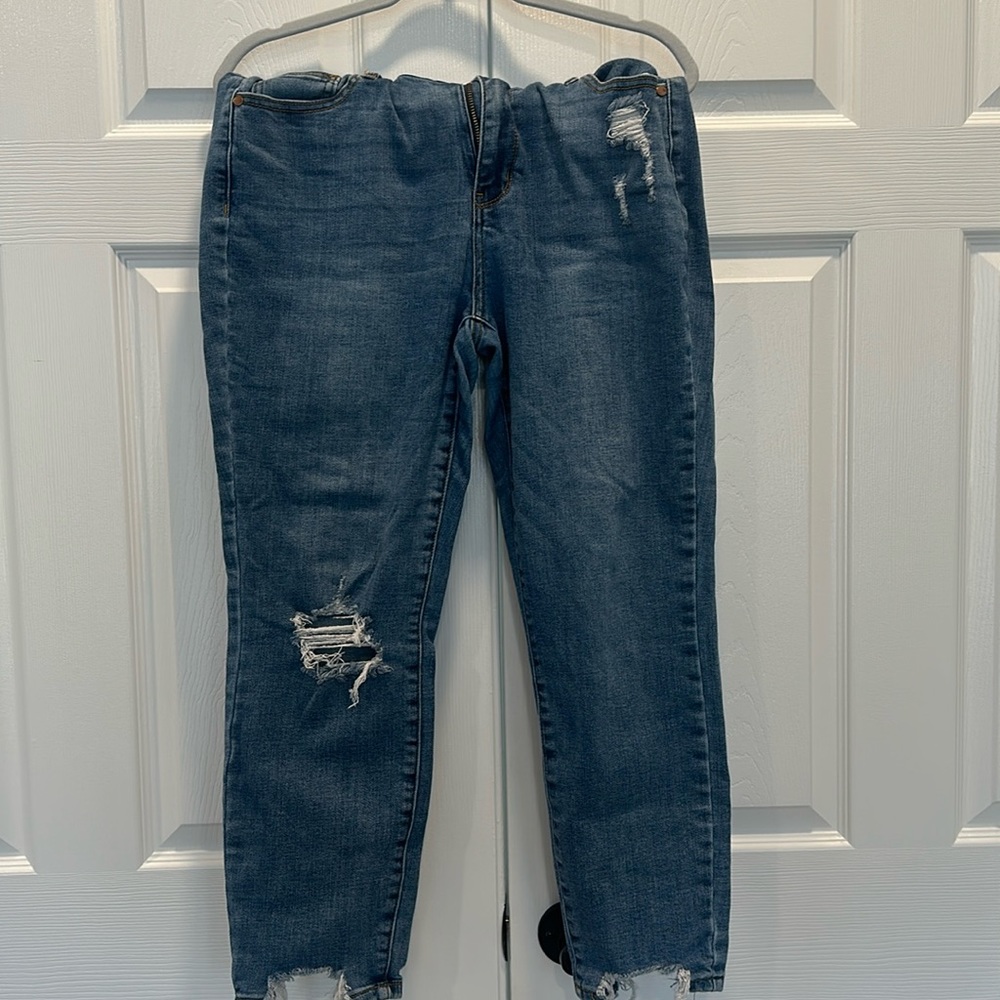 Judy Blue slim fit deconstructed jeans size 15/32